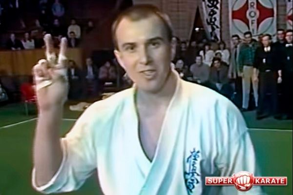 <br />
		«Канку-профи» - первый профессиональный турнир по каратэ в России (1993)<br />
	
